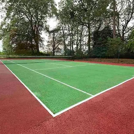 The Stables With Jacuzzi & Tennis Court Dom wakacyjny York